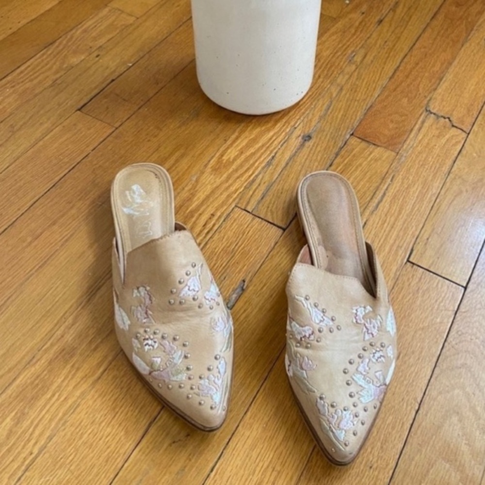 Mi.iM Tan Embroidered Mules